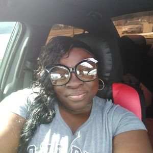 Meet your Posher, Dominique